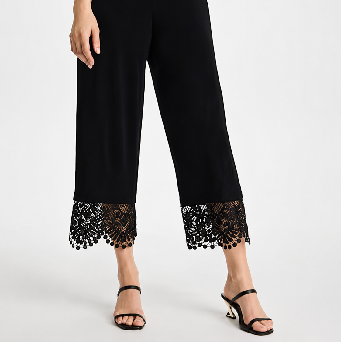 LUNAPA | Women’s Travelers Lace-Trim Cropped Pants