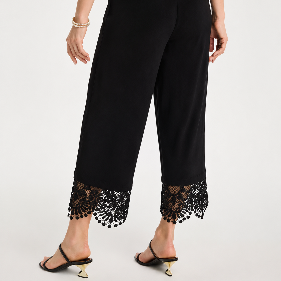 LUNAPA | Women’s Travelers Lace-Trim Cropped Pants